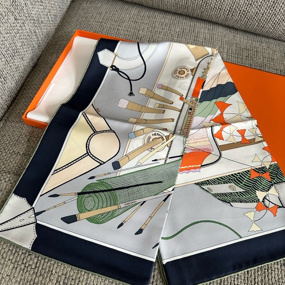 NEW HERMES Bagage a Main 100% SILK Scarf 90 w/ Receipt - Picture 8 of 16